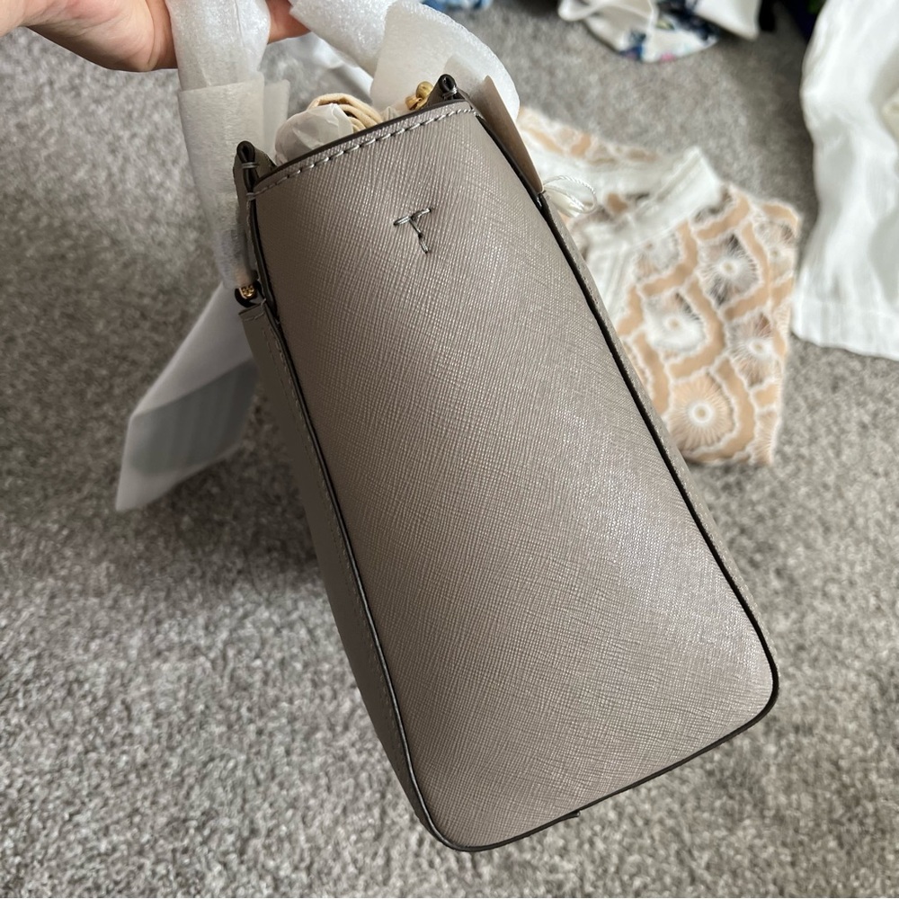 Tory Burch classic Robinson satchel bag NWT crossbody - Picture 7 of 16